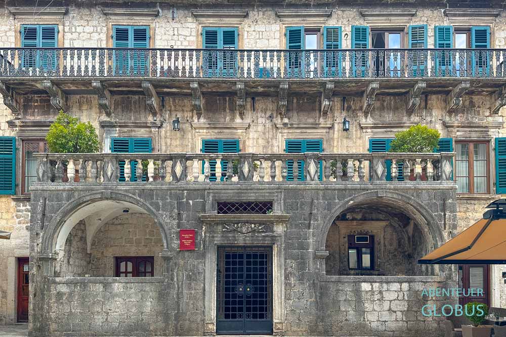 Am Trg od Brasna, dem Mehlplatz: Pima Palast in der Altstadt von Kotor