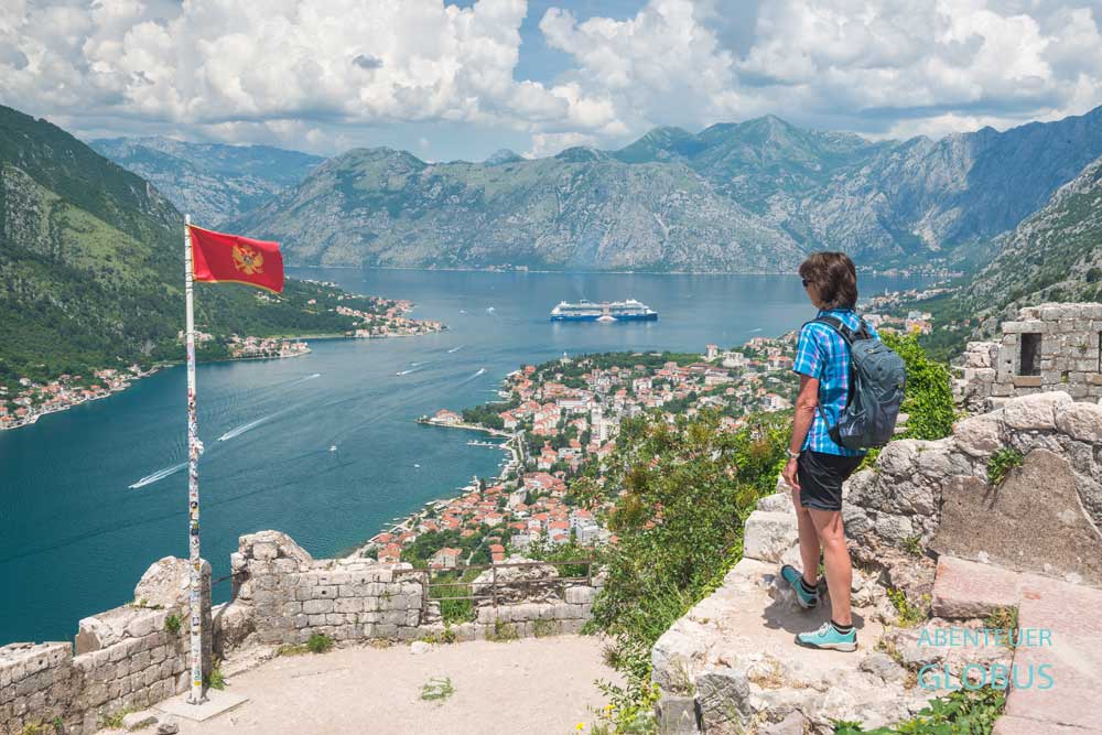 Blick von Festung Sveti Ivan (St. John, auch San Giovanni) auf die Bucht von Kotor