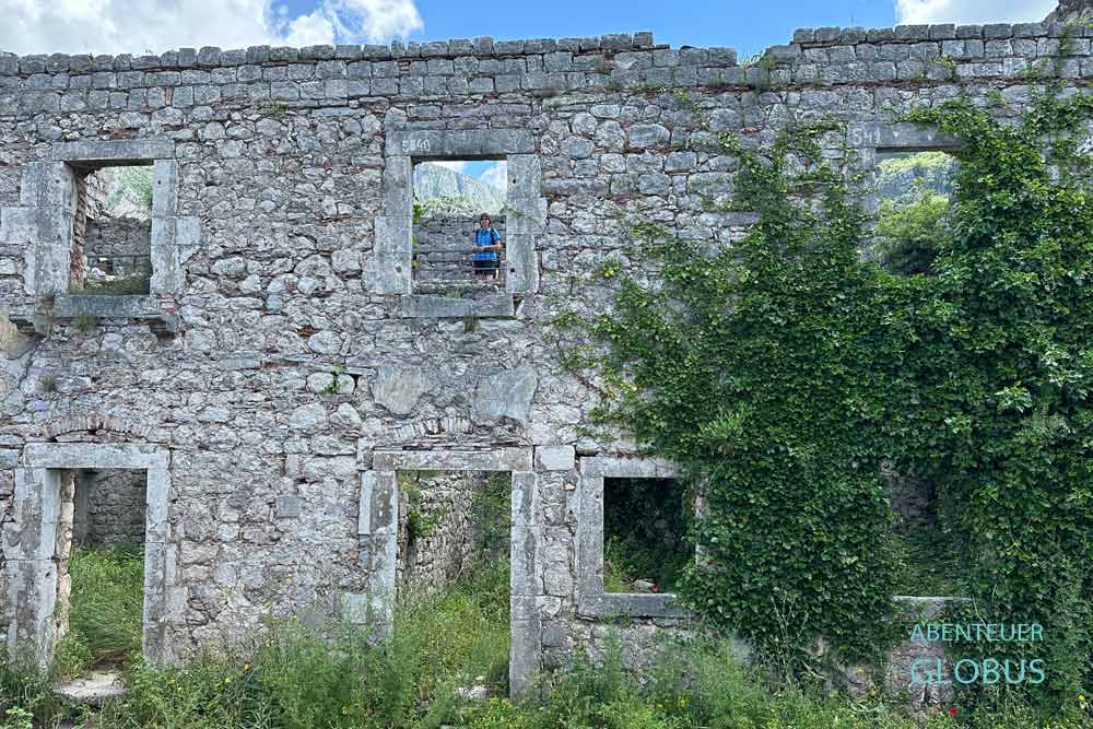 Ruine auf der Festung Sveti Ivan (San Giovanni) in Kotor