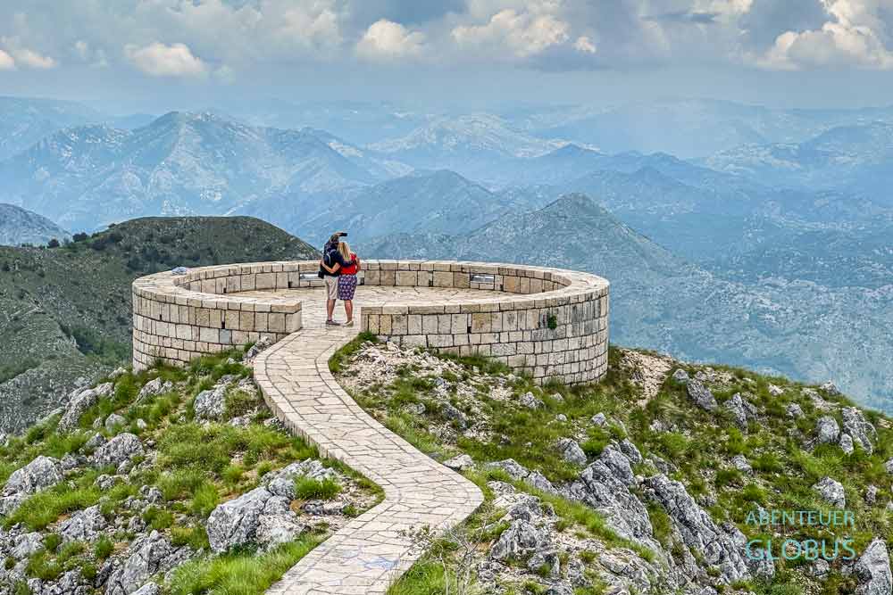Ausflug von Petrovac in den Lovcen-Nationalpark: Blick vom Rondell beim Mausoleum von Petar II. Petrovic-Njegos