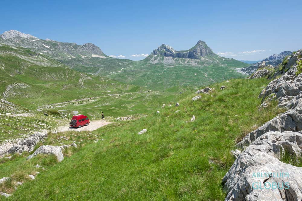 Mit dem Wohnmobil und Camper auf der Panoramastraße durch das Durmitorgebirge in Montenegro fahren.
