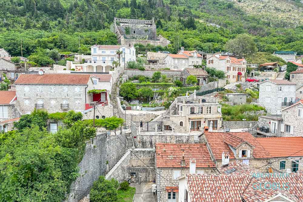 Festung Sveti Kriz oberhalb von Perast an der Kotor-Bucht