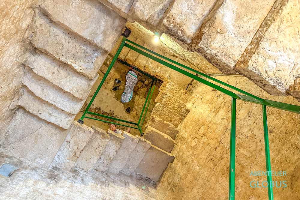 Aufstieg im Uhrturm der Kirche des Heiligen Nikolaus in Perast