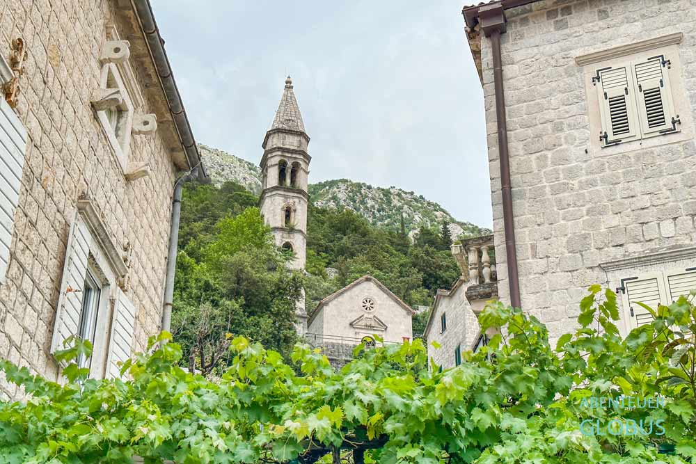 Kirche Unserer Lieben Frau vom Rosenkranz (Crkva Gospa od Ruzarija) in Perast
