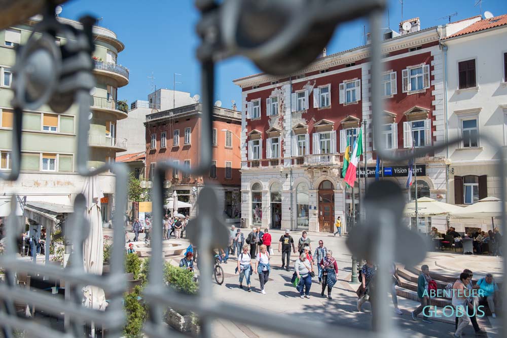 Einkaufsstraße Flanaticka nahe der Markthalle in Pula
