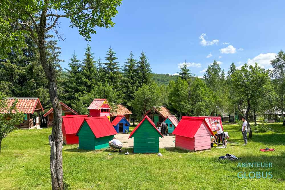 Aktivitäten für Kinder: Spielplatz im Etno Selo Montenegro im Dorf Brezna zwischen Niksic und Pluzine