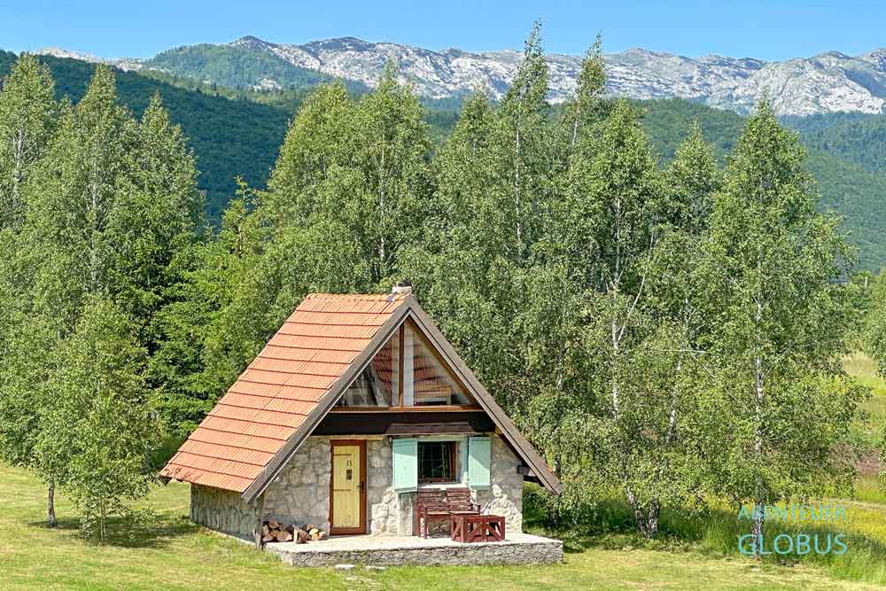 Übernachtung im Steinhaus vom Etno Selo Montenegro im Dorf Donja Brezna zwischen Niksisc und Pluzine