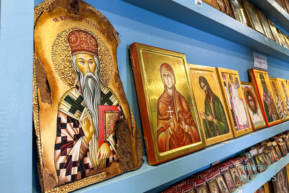 Klosterladen verkauft Ikonen im Kloster Ostrog zwischen Niksic und Danilovgrad