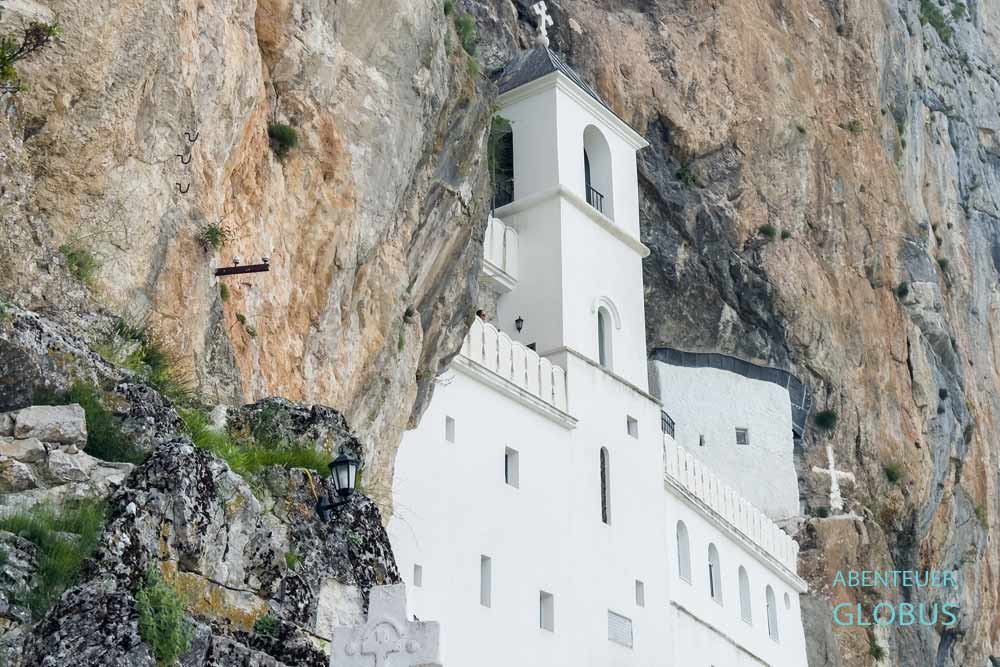 Beste Sehenswürdigkeit: Kirche zum Heilgen Kreuz im Kloster Ostrog zwischen Niksic und Danilovgrad
