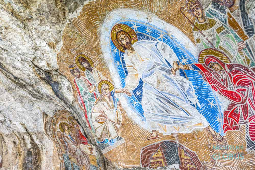 Mosaik an der Felsenhöhle im Kloster Ostrog bei Niksic und Danilovgrad
