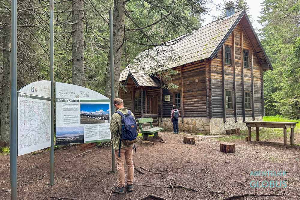 Besucherzentrum des Nationalparks Durmitor am Schwarzen See (Crno Jezero) in der Nähe von Zabljak