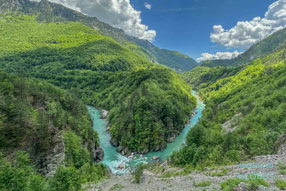 Flussbiegung der Tara in der Tara Schlucht im Nationalpark Durmitor