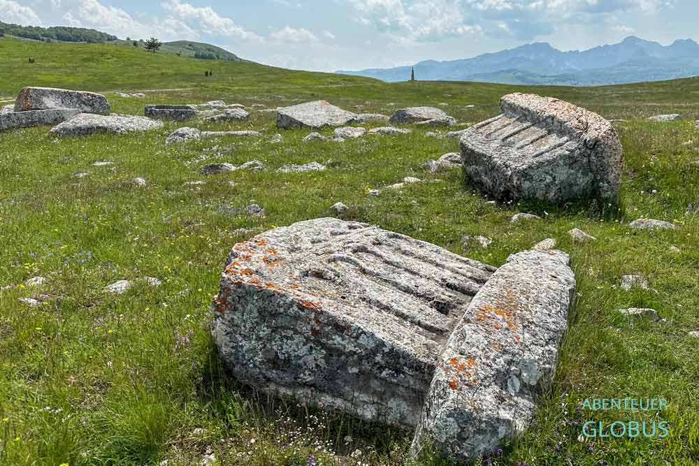 Stecci Grabsteine nahe Zabljak im Nationalpark Durmitor