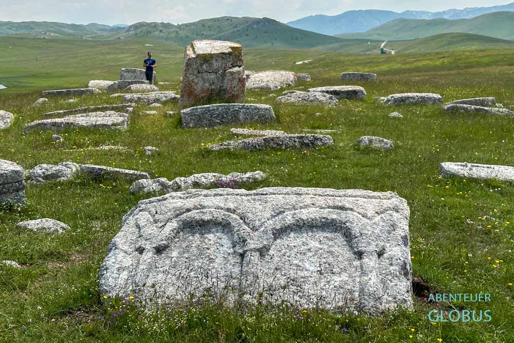 Stecci Grabsteine der Bogomilen, UNESCO-Weltkulturerbe, bei Zabljak im Nationalpark Durmitor