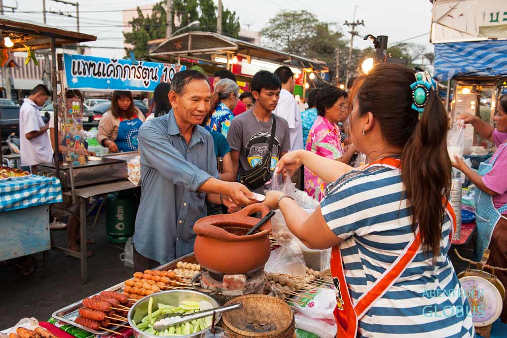 Ayutthaya Night Market in der Bang Ian Road