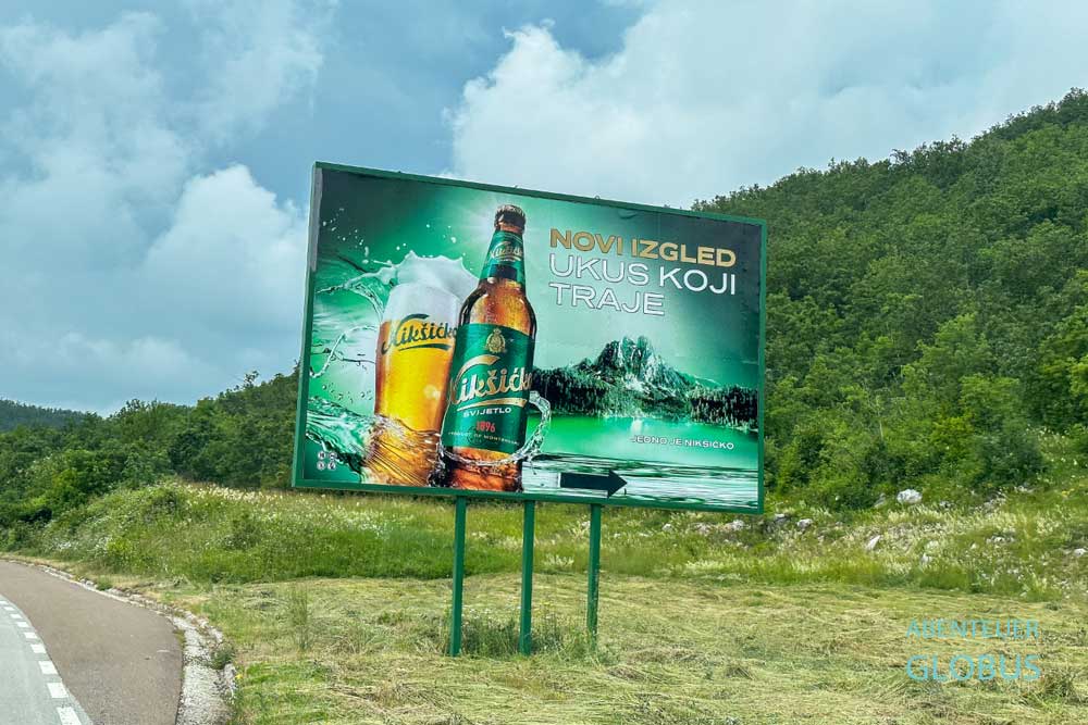Das Bier Niksicko Pivo wird in der einzigen Brauerei von Montenegro in Niksic hergestellt.