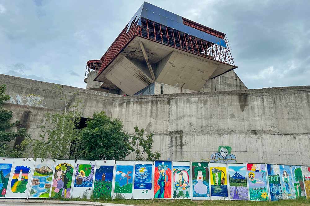 Haus der Revolution (Dom Revolucije) in Niksic  