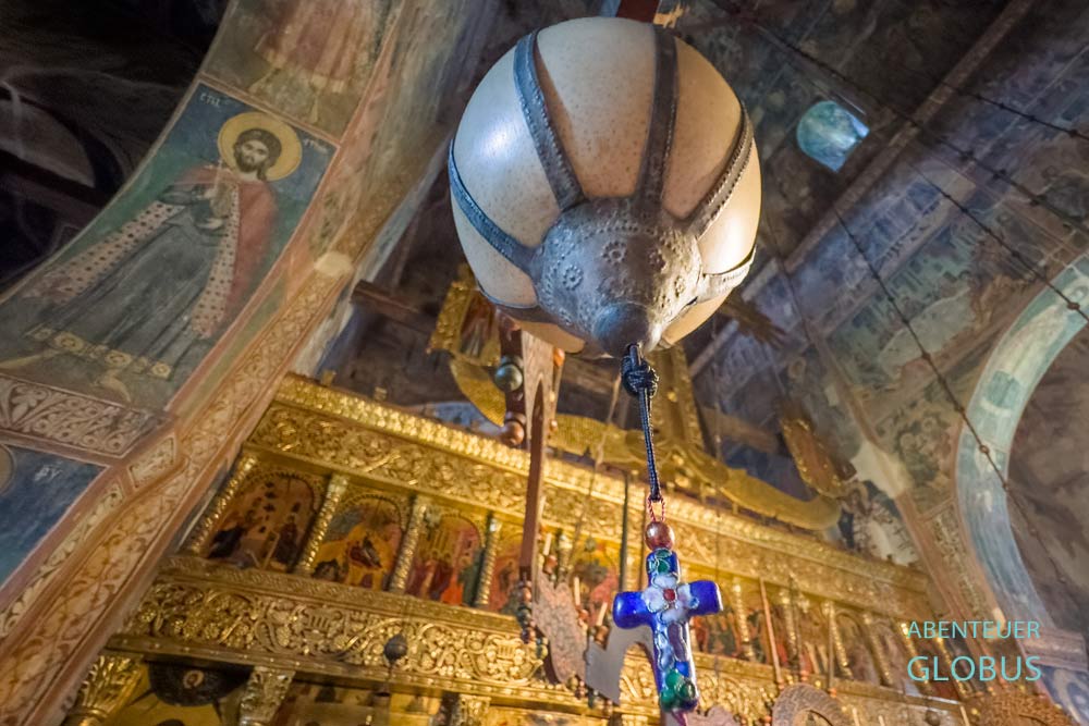 Staußenei vom Deckenleuchter im Kloster Piva nahe dem Ort Pluzine