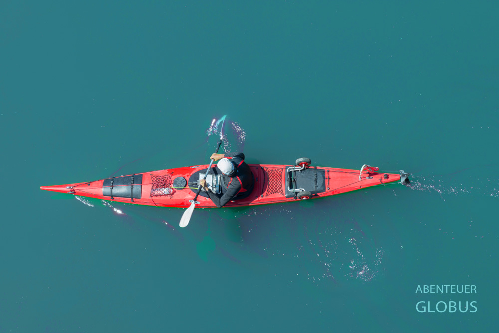 Outdoor-Aktivitäten in Pluzine: Kajaktour auf dem Piva-See im Naturpark Piva