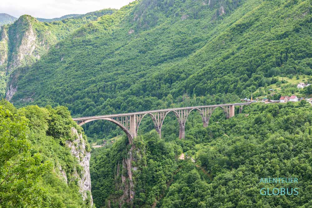 Durdevica Tara Brücke über dem Tara Canyon im Nationalpark Durmitor
