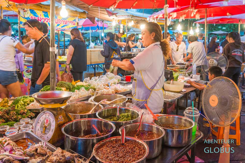 Nachtmarkt im Badeort Ban Krut
