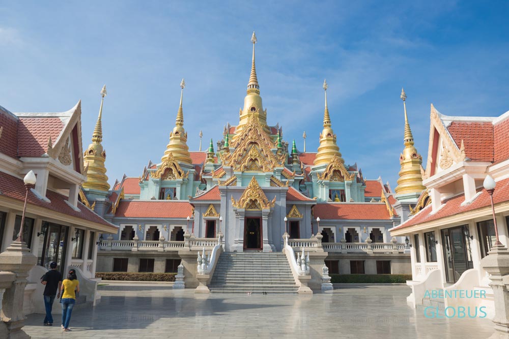 Die Sehenswürdigkeit in Ban Krut: Tempel Wat Thang Sai auf dem Khao Thong Chai Hill 