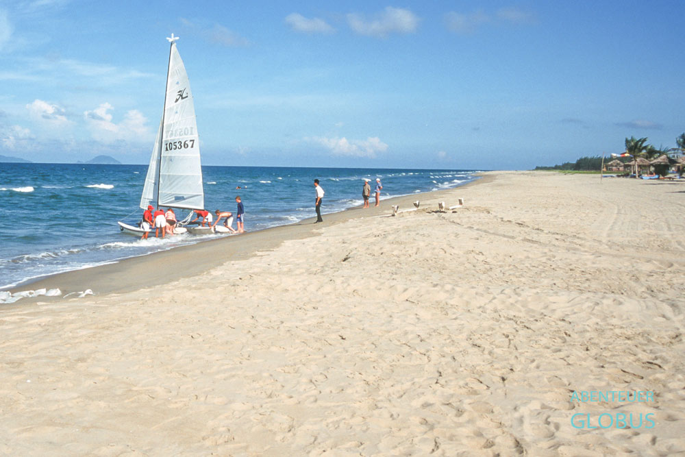 Aktivitäten am Strand bei Hoi An: Segeltour mit einem Katamaran