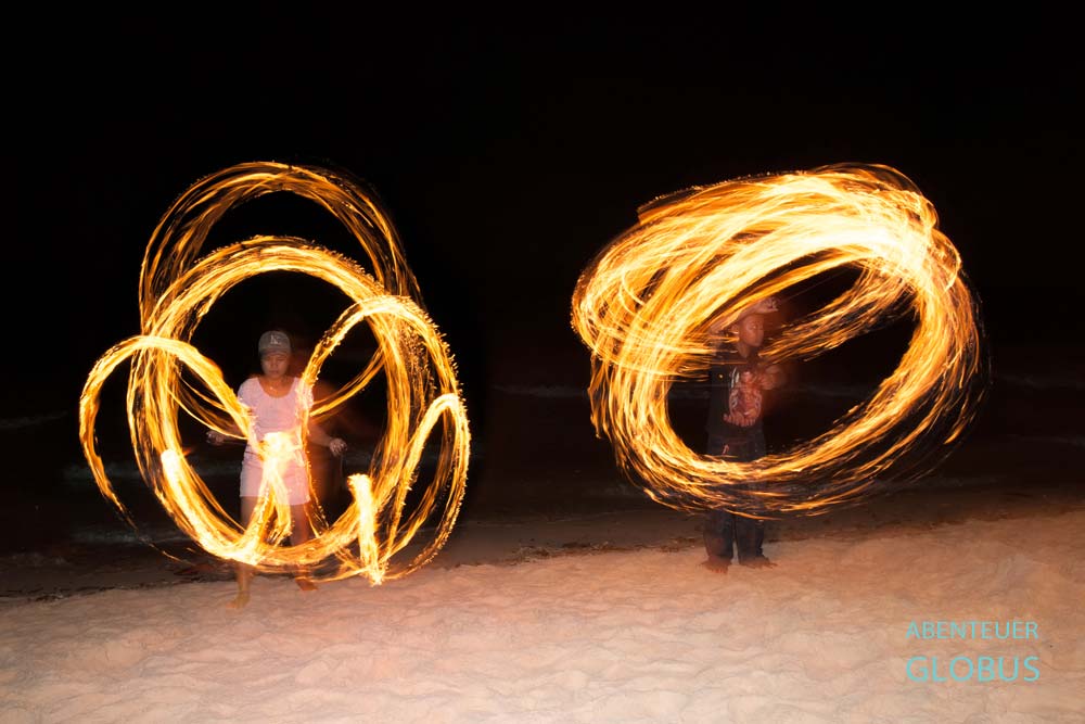 Insel Koh Phangan: Abendliche Feuershow am Zen Beach