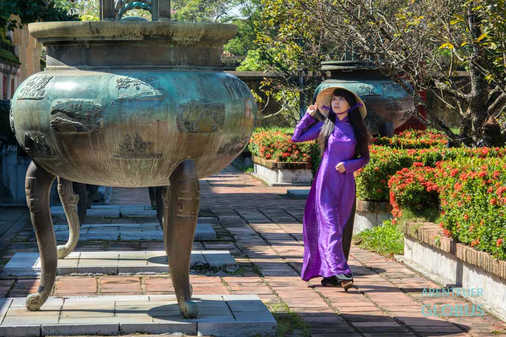 Neun dynastische Urnen im Tempel The To Mieu