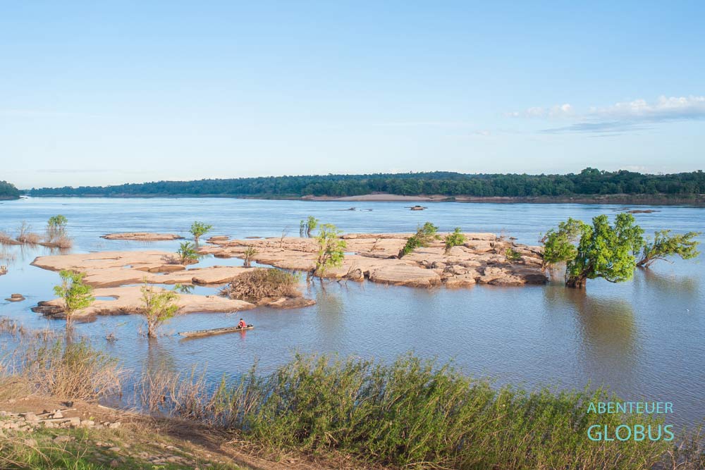 Fischer zwischen den Felsen im Mekong