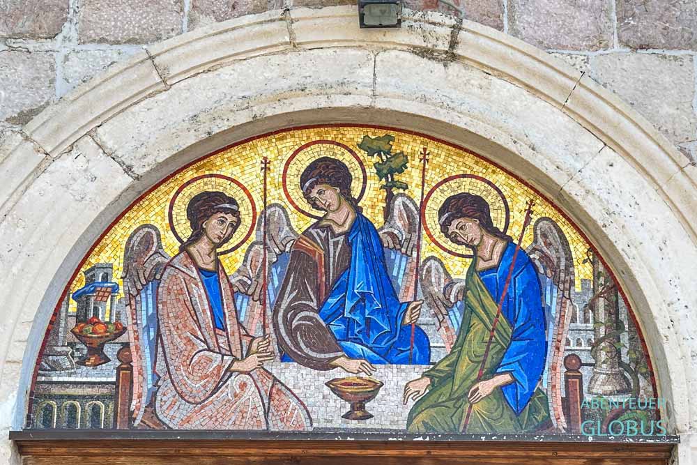 Mosaik über dem Eingang der Dreifaltigkeitskirche Sveti Trojica