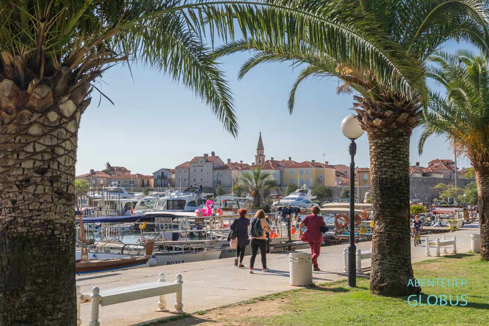 Sehenswürdigkeit in Budva: Promenade am Hafen und Altstadt Stari Grad