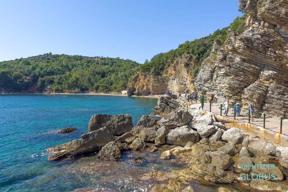 Badeort Budva: Weg zu den Stränden Mogren 1 und Mogren 2 