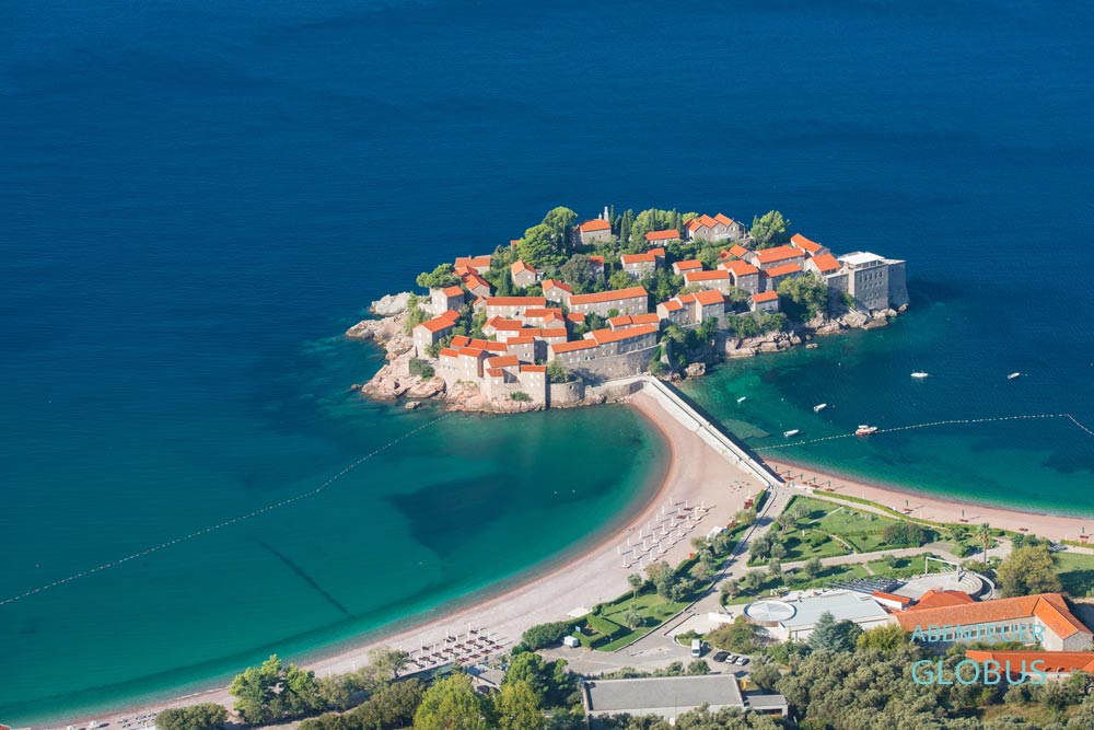 Blick auf die Insel Sveti Stefan in der Adria