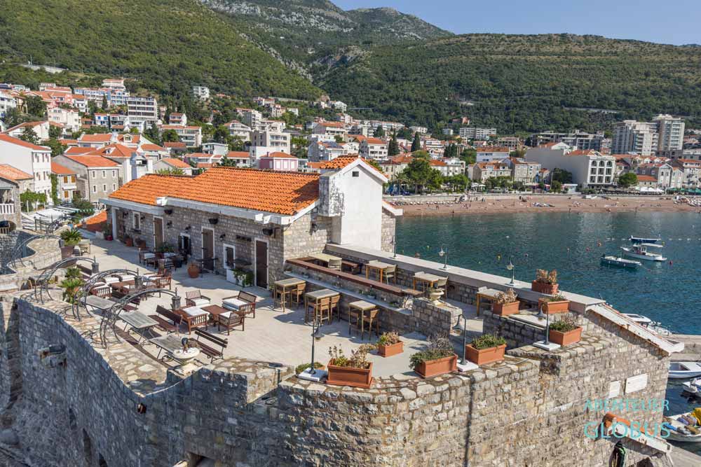 Badeort Petrovac: Restaurant Castello Terasa mit Nachtclub