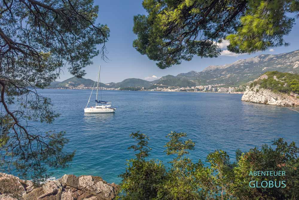 Wanderung vom Badeort Przno nach Sveti Stefan an der Budva Riviera