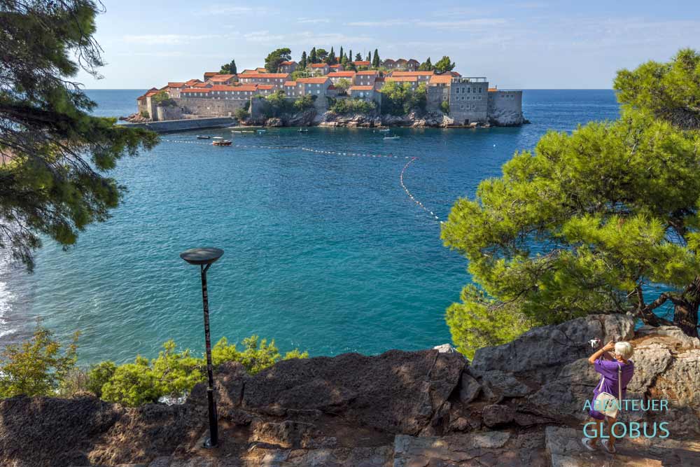 Sveti Stefan: Blick auf die Luxushotelinsel Sveti Stefan