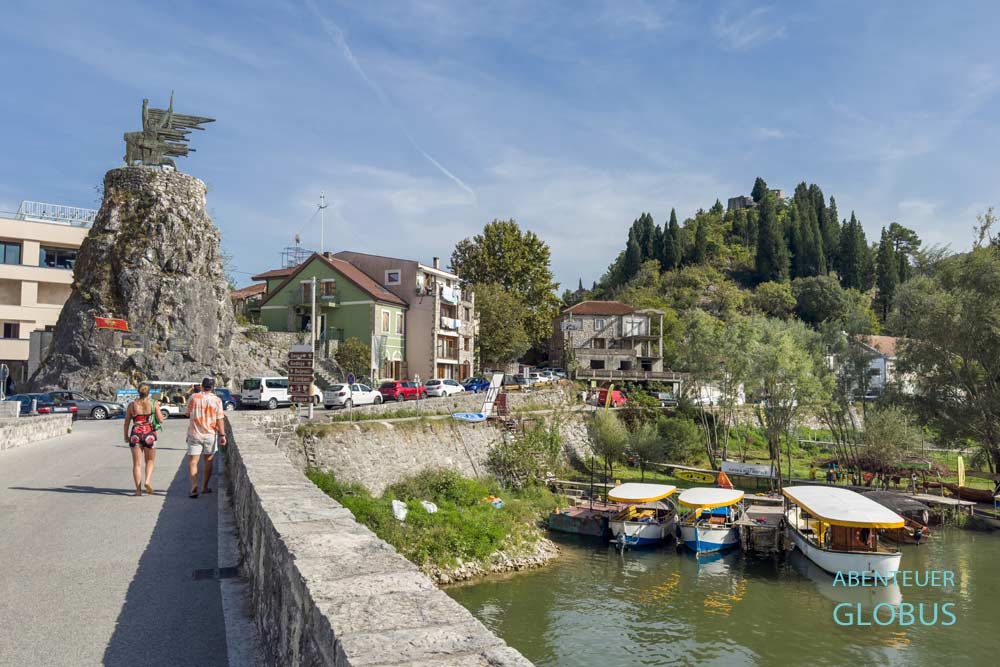 Virpazar am Fluss Crmnica und Skutarisee