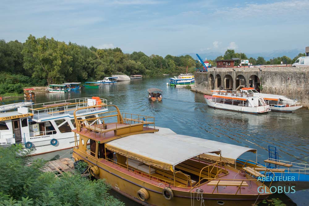 Anlegestelle in Virpazar: Bootstour zum Skutarisee 
