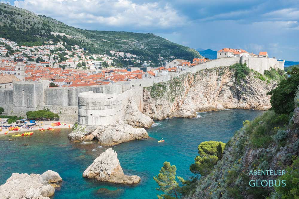 Aussichtspunkte in Dubrovnik: Blick von der Festung Lovrijenac auf die Altstadt mit Stadtmauer