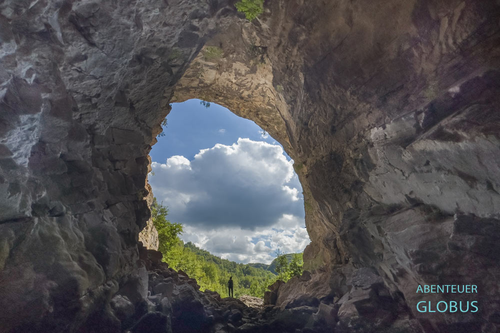 Eingang der Höhle Bistrica im Lipovo Tal