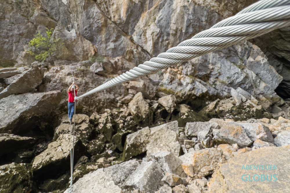 Höhle Bistrica: Eingang mit Stahlseilen