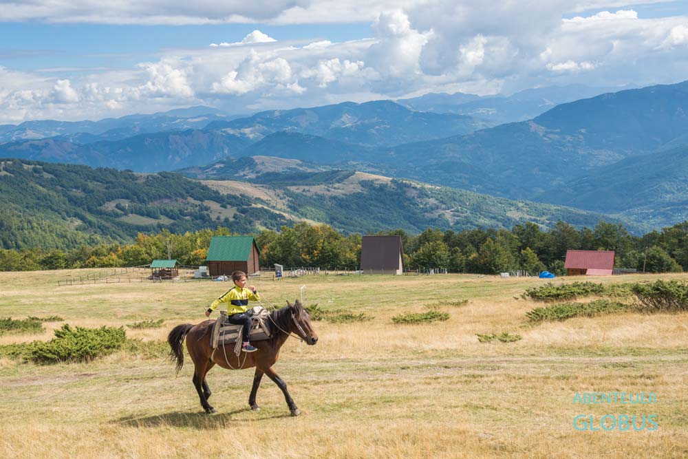 Komovi Gebirge: Ausritt zu Pferd auf der Hochebene Stavna