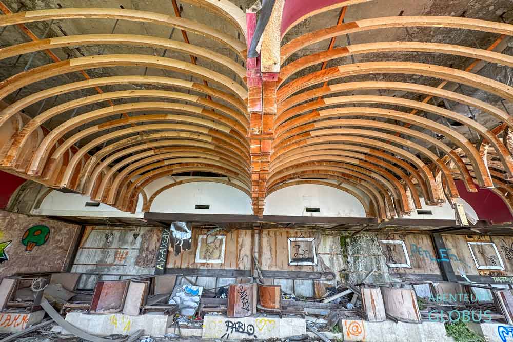 Lost Place in Kupari bei Dubrovnik: Reste einer Bar im Hotel Goricina