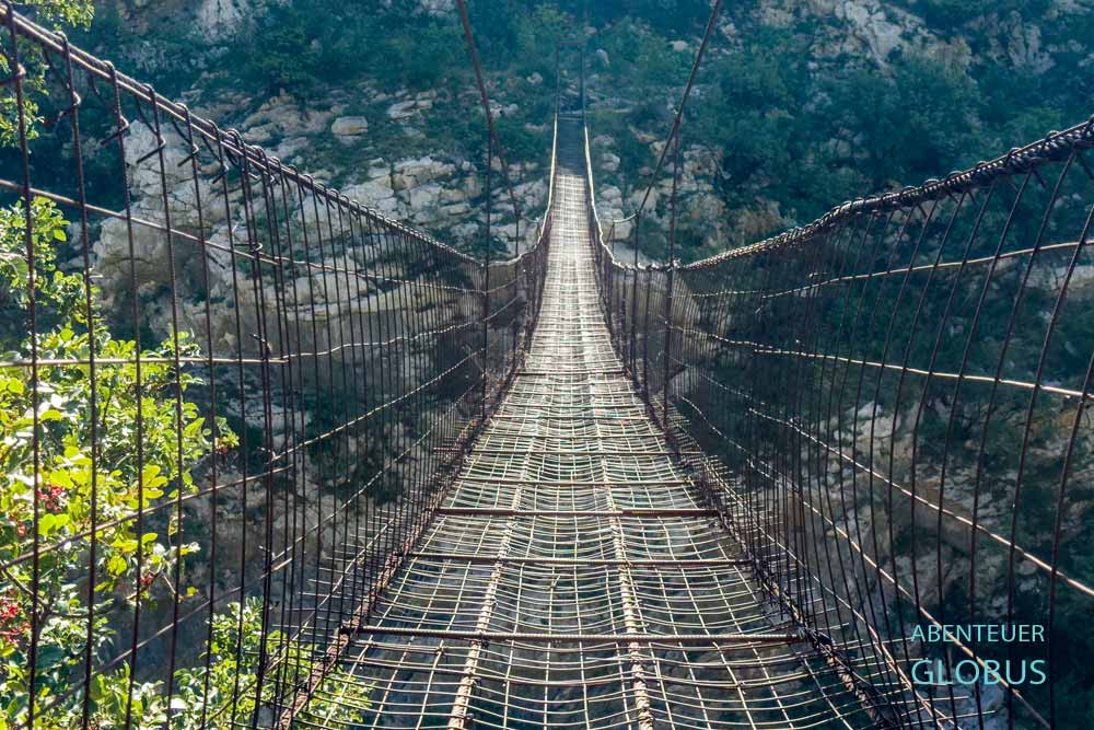 Hängebrücke in der Moraca Schlucht