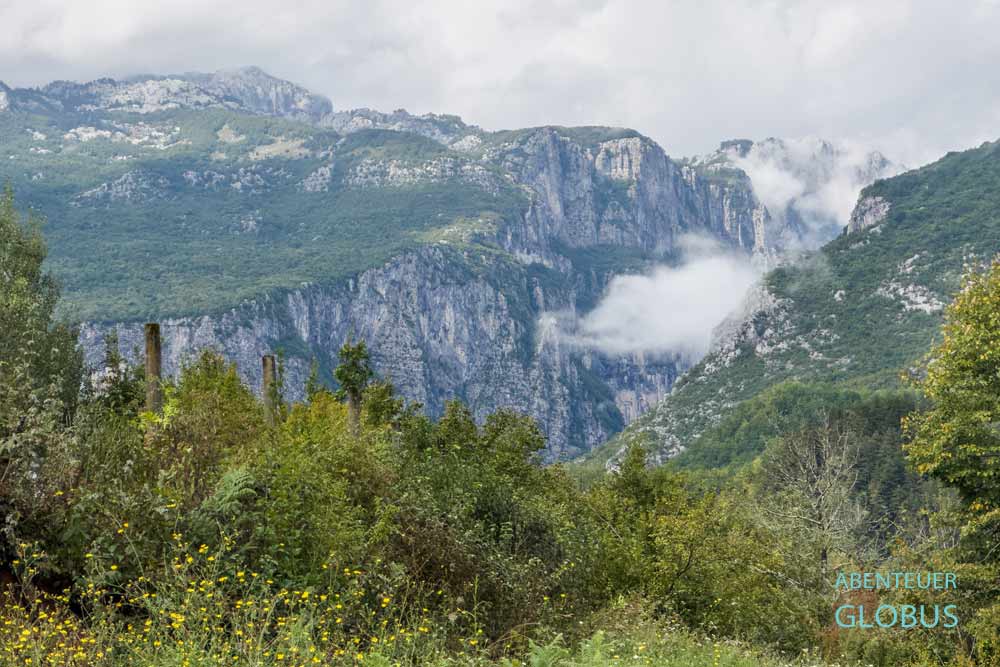 Mrtvica Canyon mit Wolken