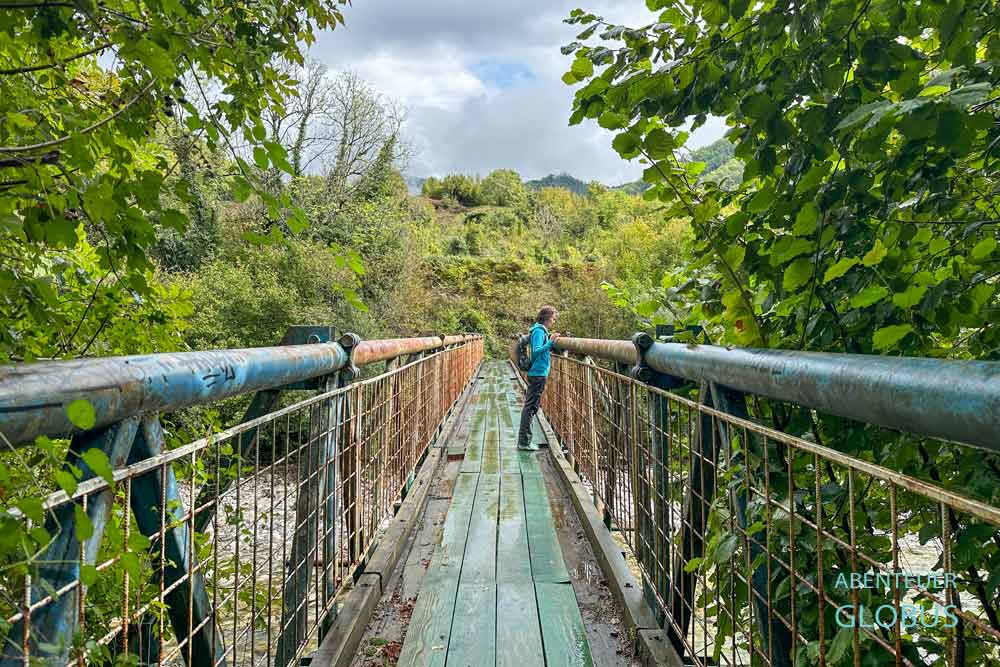 Brücke über den Fluss Mrtvica