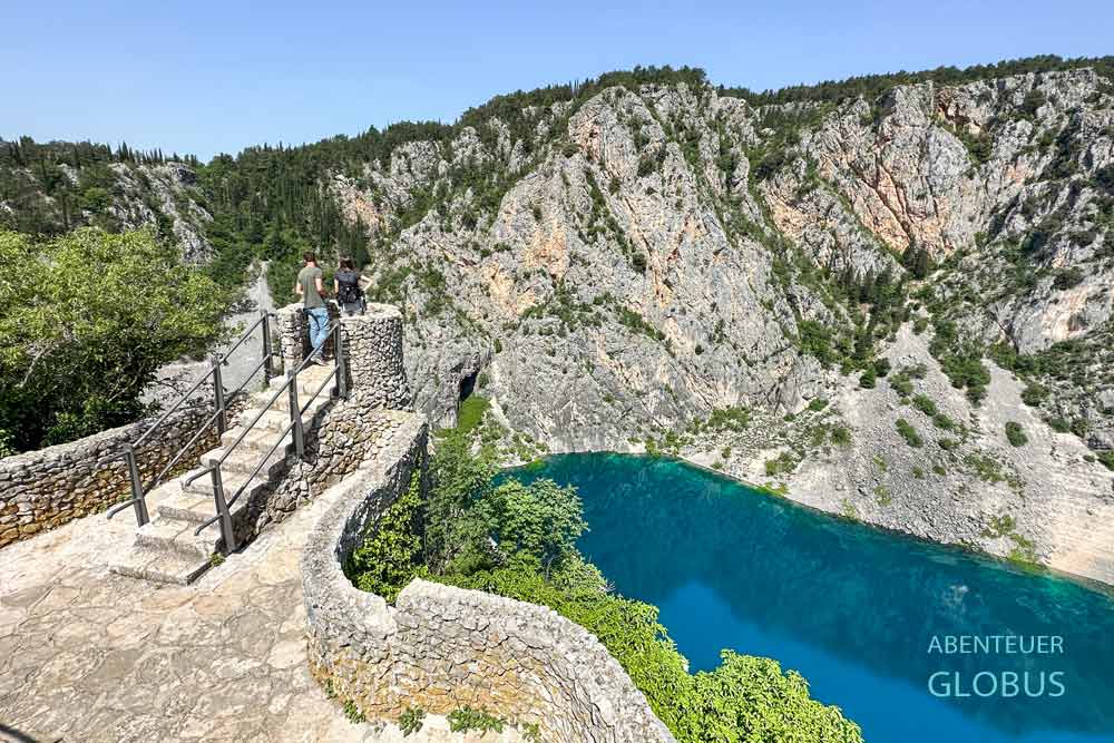 Imotski: Blauer See (Modro Jezero) mit Aussichtspunkt