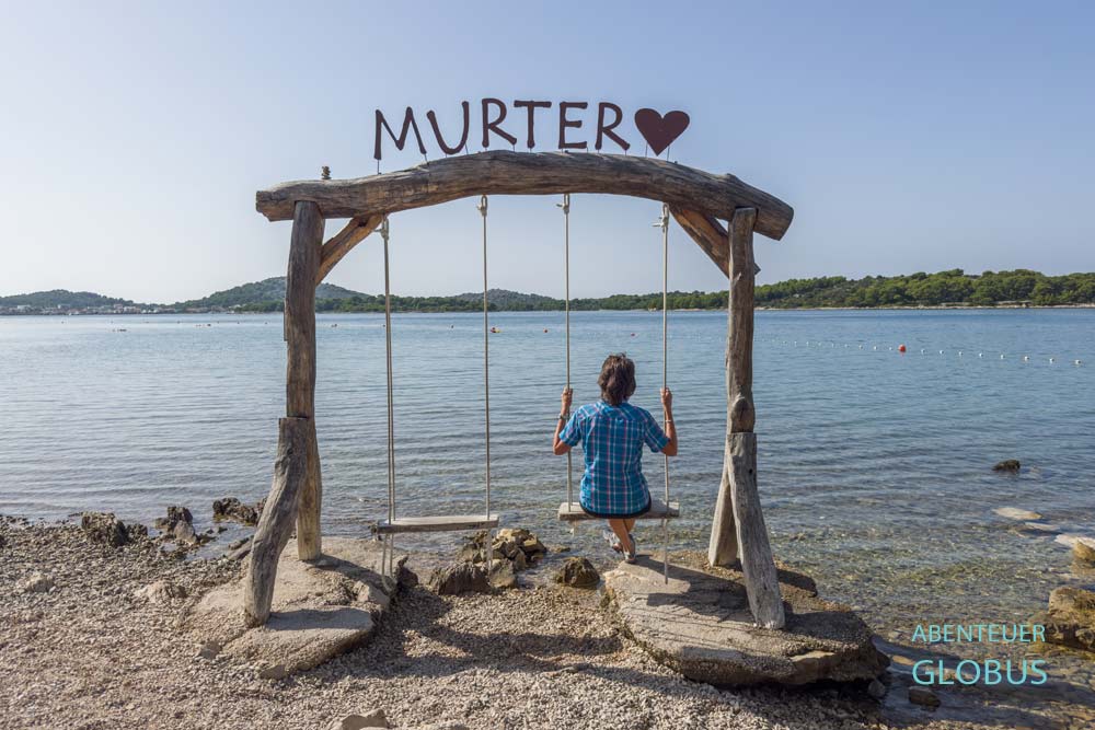 Zwillingsschaukel im Archäologischer Park Colentum auf der Halbinsel Gradina