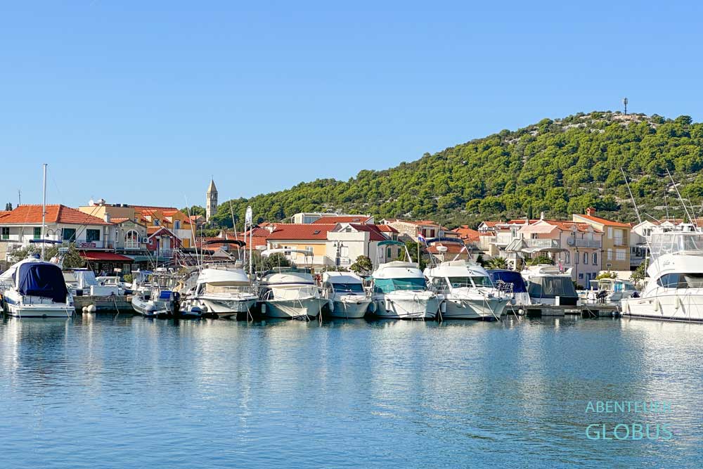 Insel Murter: Hafen und Marina in Jezera